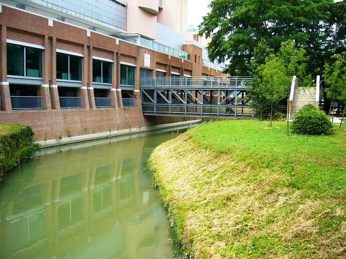 foto del ramo nord del Marzenego dietro il centro culturale Candiani
